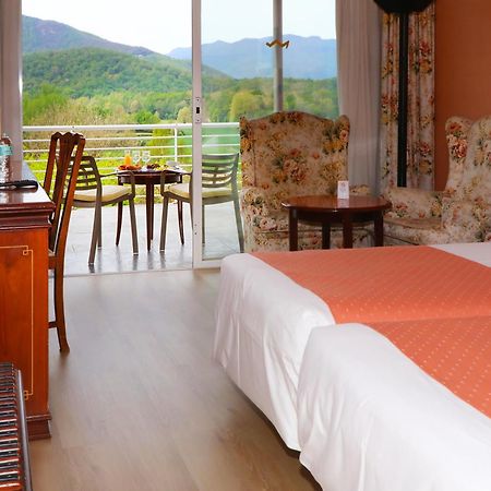 Hotel Riu Fluvia Olot Ngoại thất bức ảnh
