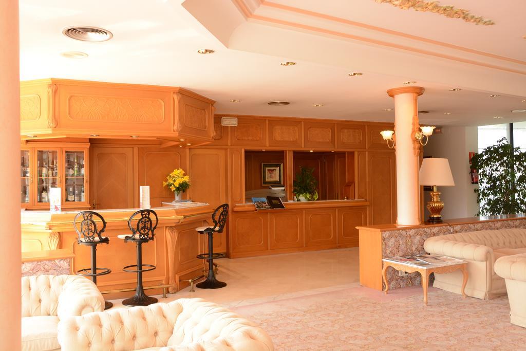 Hotel Riu Fluvia Olot Ngoại thất bức ảnh