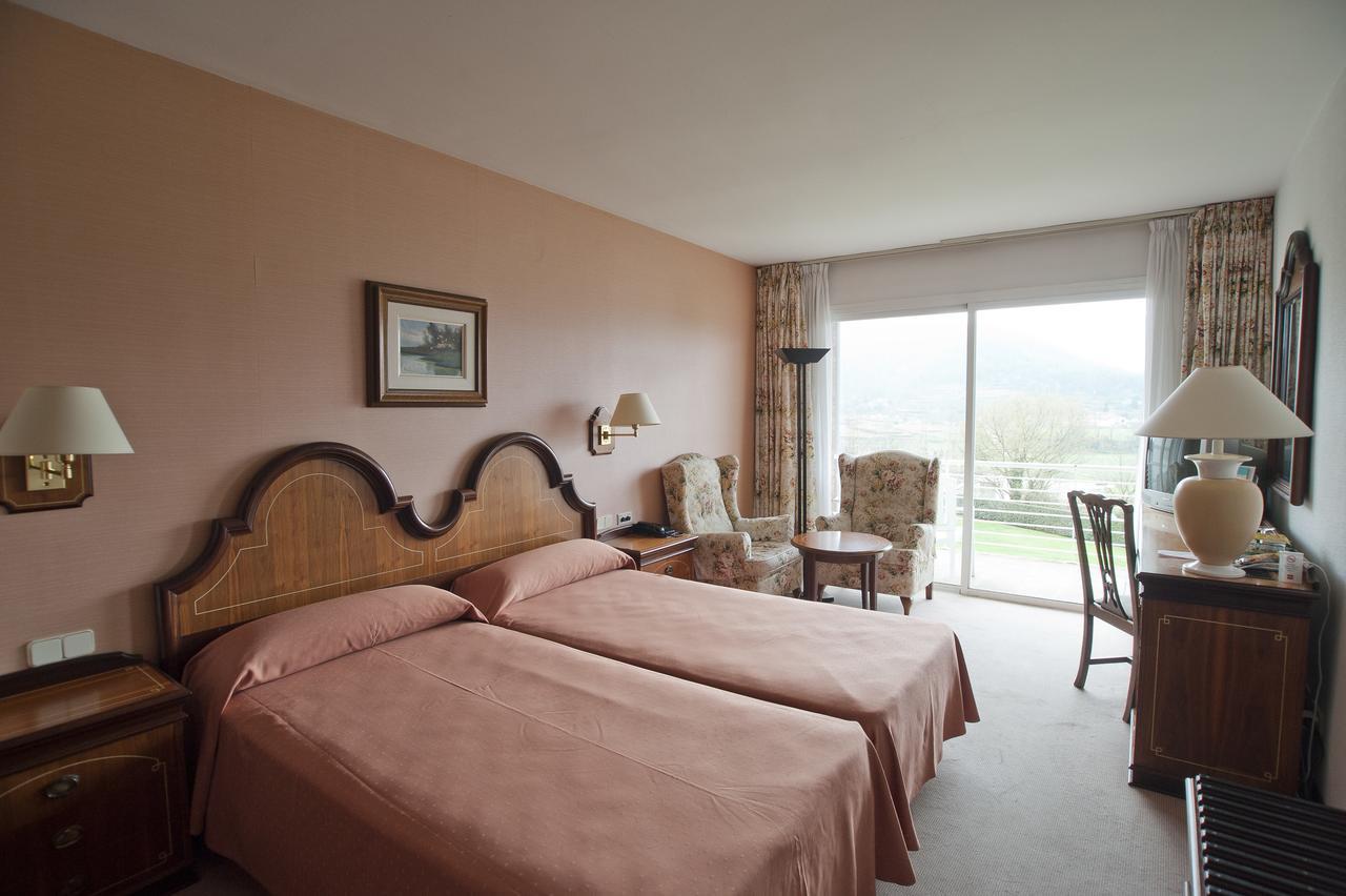 Hotel Riu Fluvia Olot Ngoại thất bức ảnh