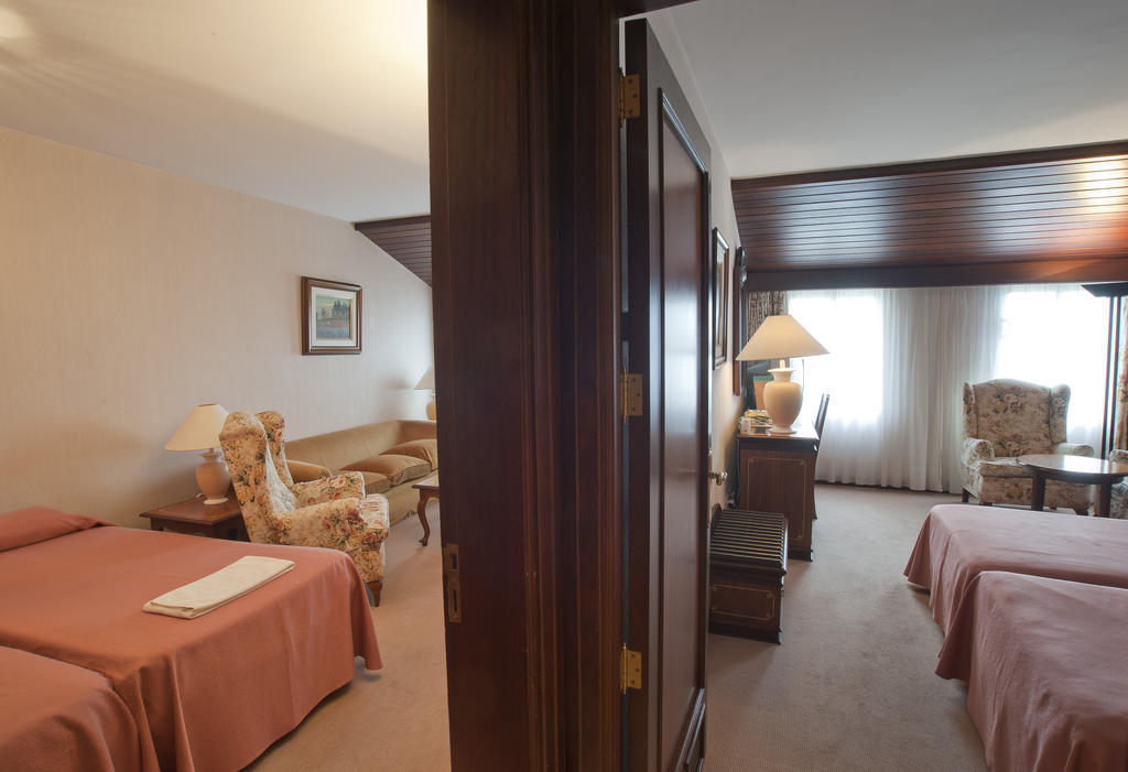 Hotel Riu Fluvia Olot Ngoại thất bức ảnh