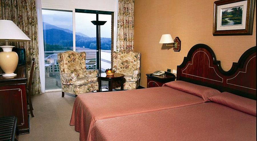 Hotel Riu Fluvia Olot Ngoại thất bức ảnh